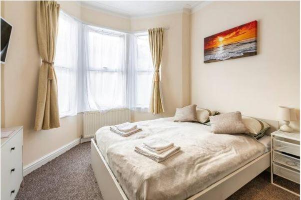 Lovely 1-Bedroom Condo Near The Sea Front Southend-on-Sea Exterior foto