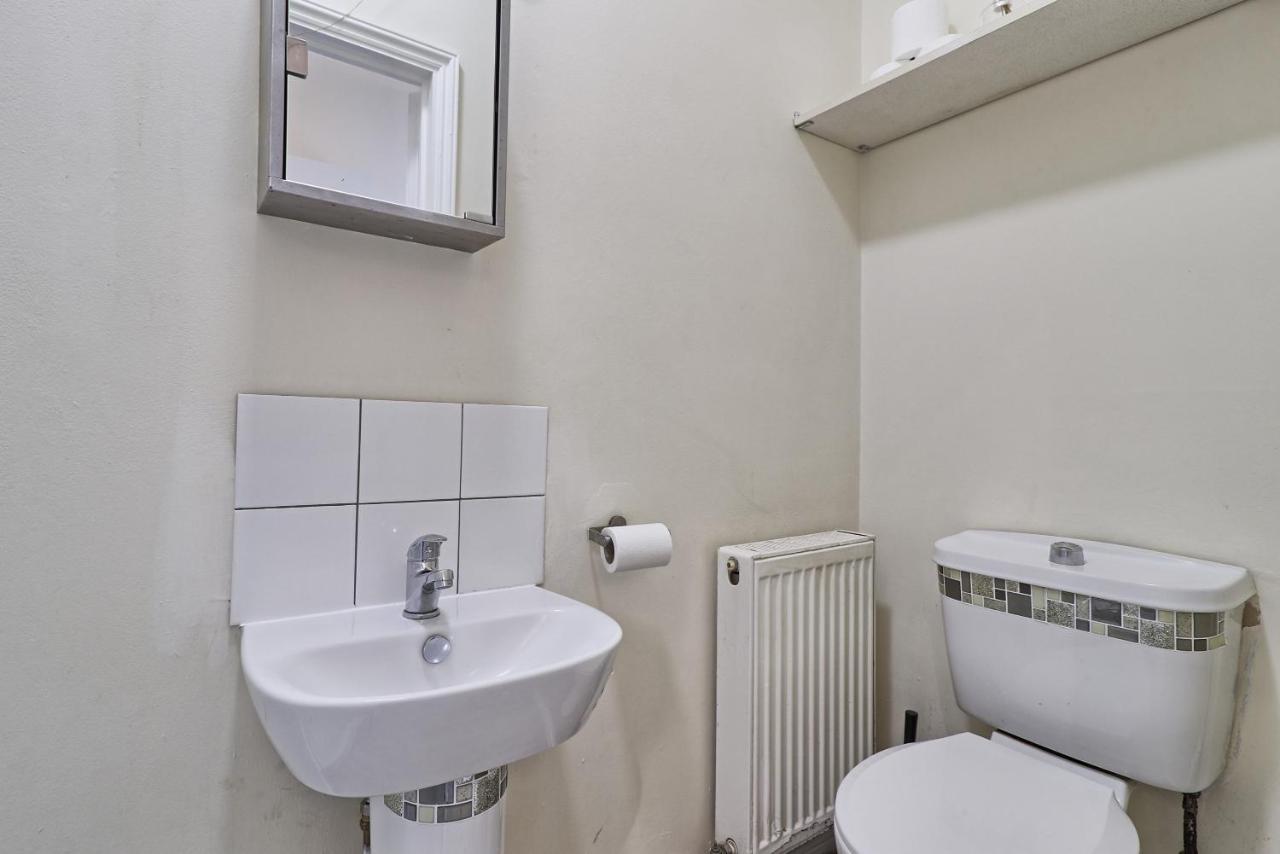 Lovely 1-Bedroom Condo Near The Sea Front Southend-on-Sea Exterior foto