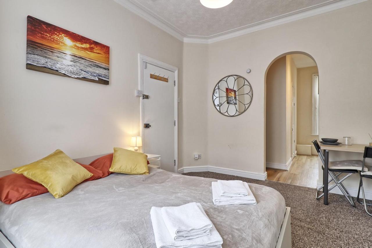 Lovely 1-Bedroom Condo Near The Sea Front Southend-on-Sea Exterior foto