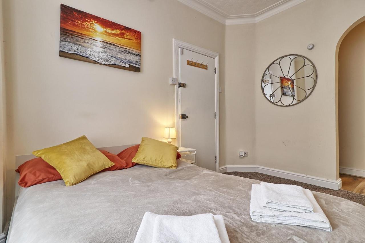 Lovely 1-Bedroom Condo Near The Sea Front Southend-on-Sea Exterior foto